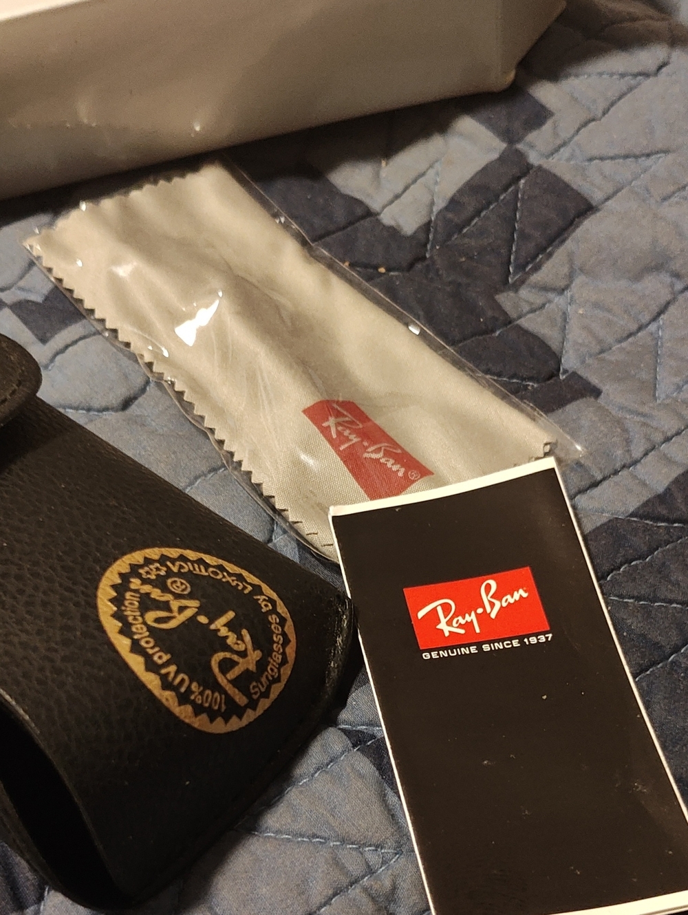 Ray•Ban Wayfarers Red Sunglasses Brand New ,Box Case Cloth & Paper Work - Picture 8 of 8